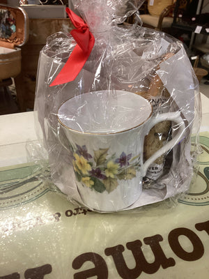 Vintage Bone China Mug shut Tea Bag & Biscotti