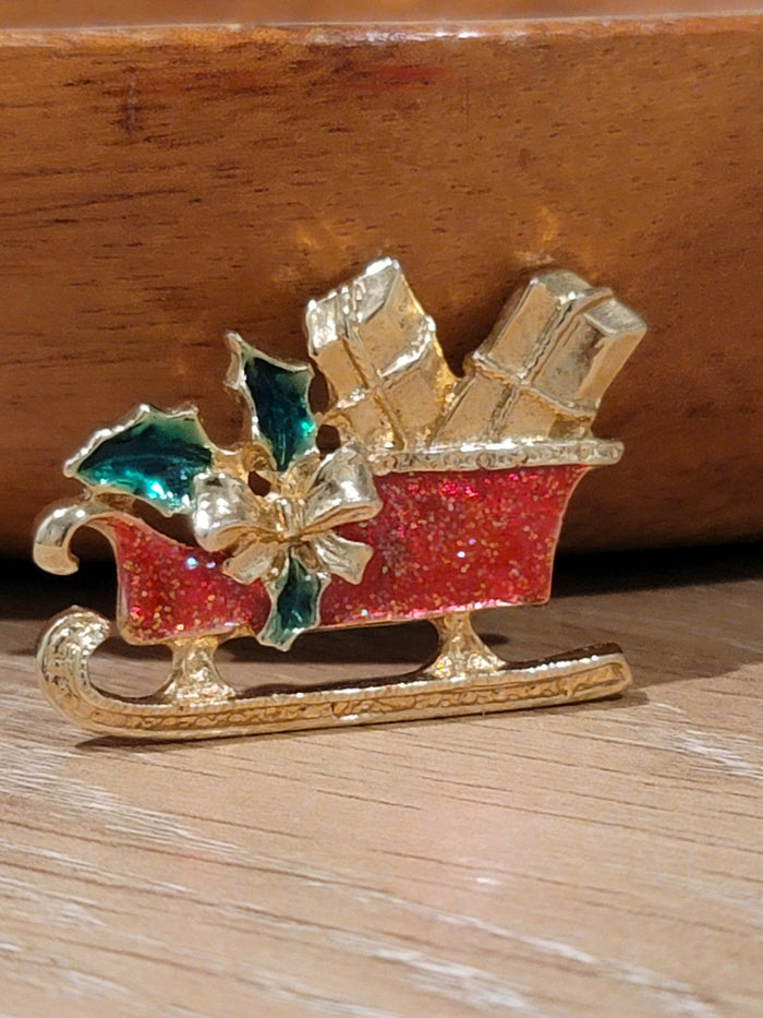 Vintage Christmas Sleigh broach - Drinkle