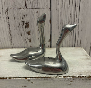 VINTAGE SWANS