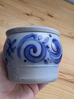 Smal vintage plant pot