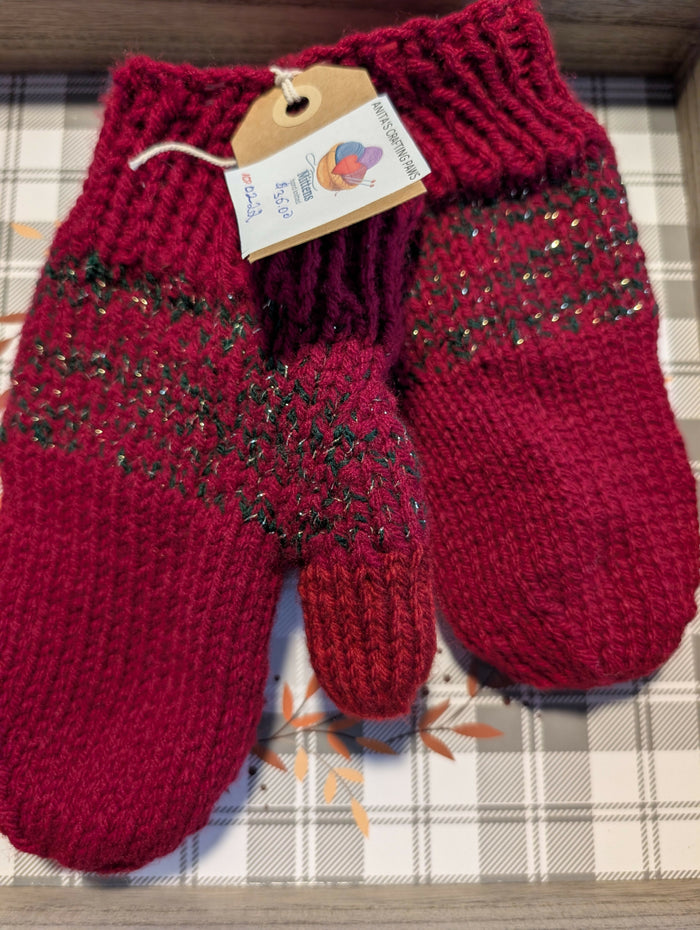 Mittens hand knitted