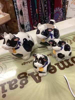 Vintage Set, Cow Creamer, Sugar, Salt & Pepper