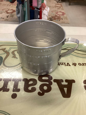 Vintage Aluminum 1Pint Measuring Cup