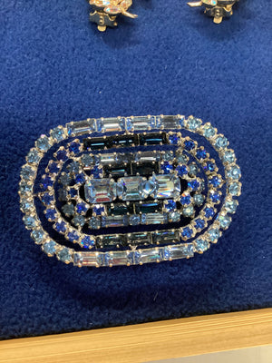 Vintage Jayflex Blue Oval Shadowbox Brooch