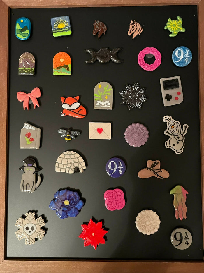 Dark brown horse Magnets