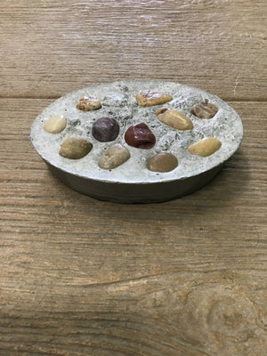 Small plain soap dish with stones