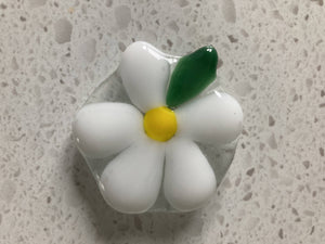 Glass flower magnet