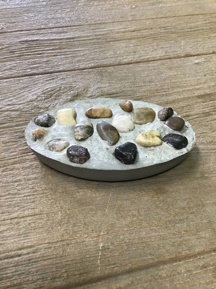 Plain soap dish with stones