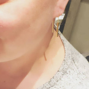 Gold sleek earrings